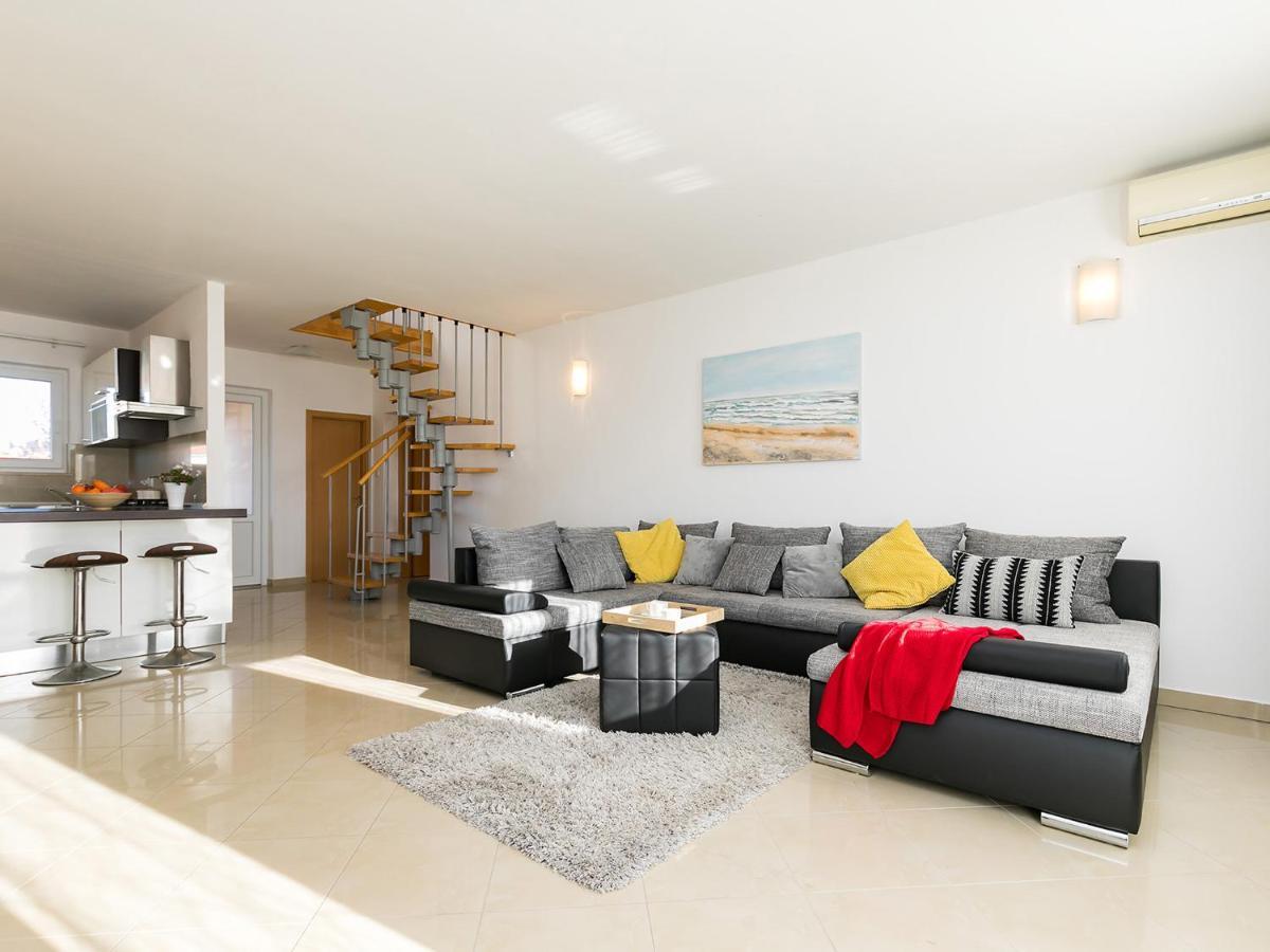 Holiday Appartment Tessa Πόρετς Εξωτερικό φωτογραφία