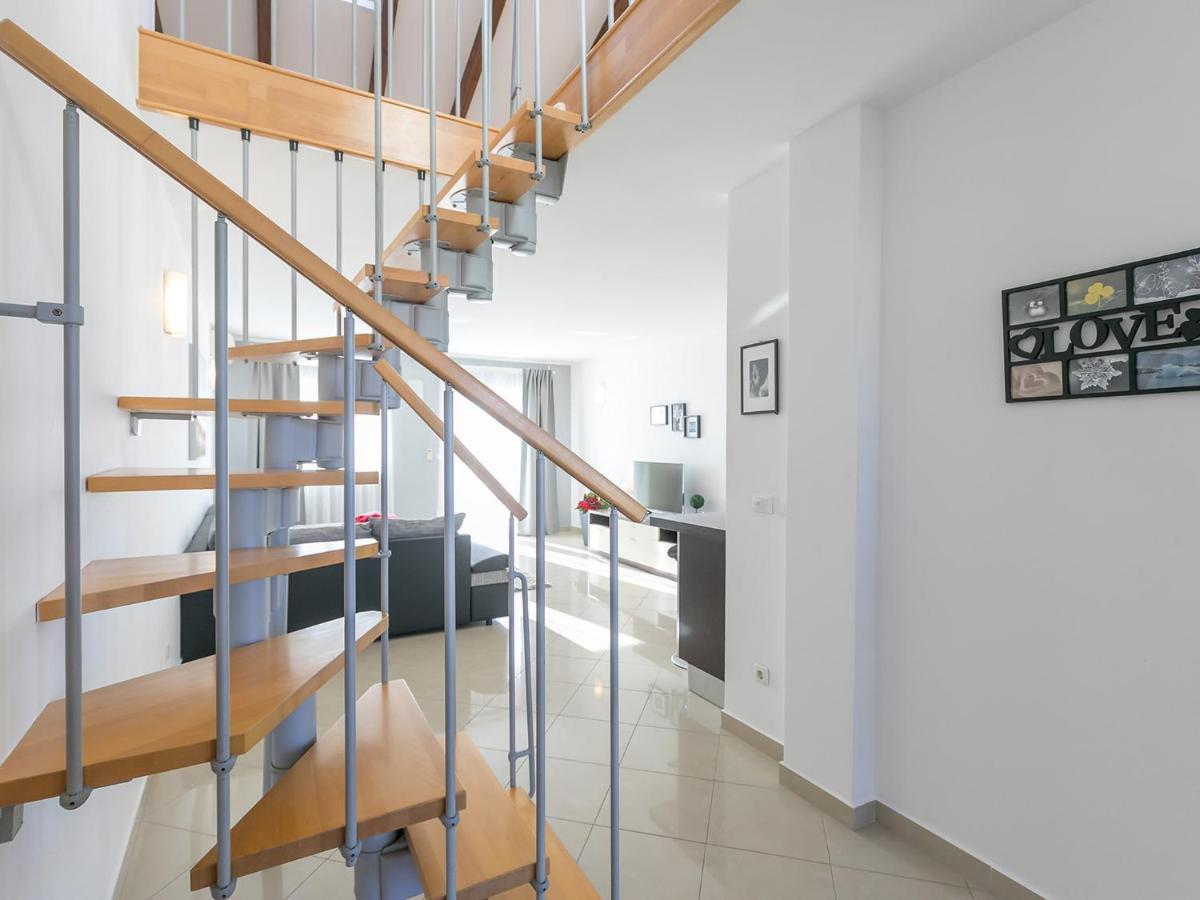 Holiday Appartment Tessa Πόρετς Εξωτερικό φωτογραφία