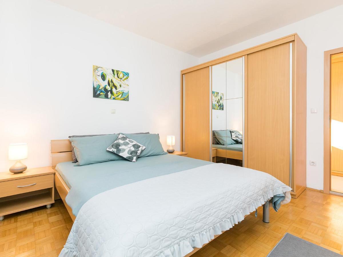 Holiday Appartment Tessa Πόρετς Εξωτερικό φωτογραφία